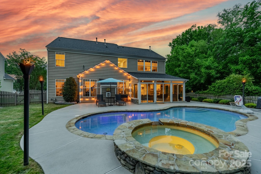 8707 Darcy Hopkins Dr Charlotte, NC 28277
