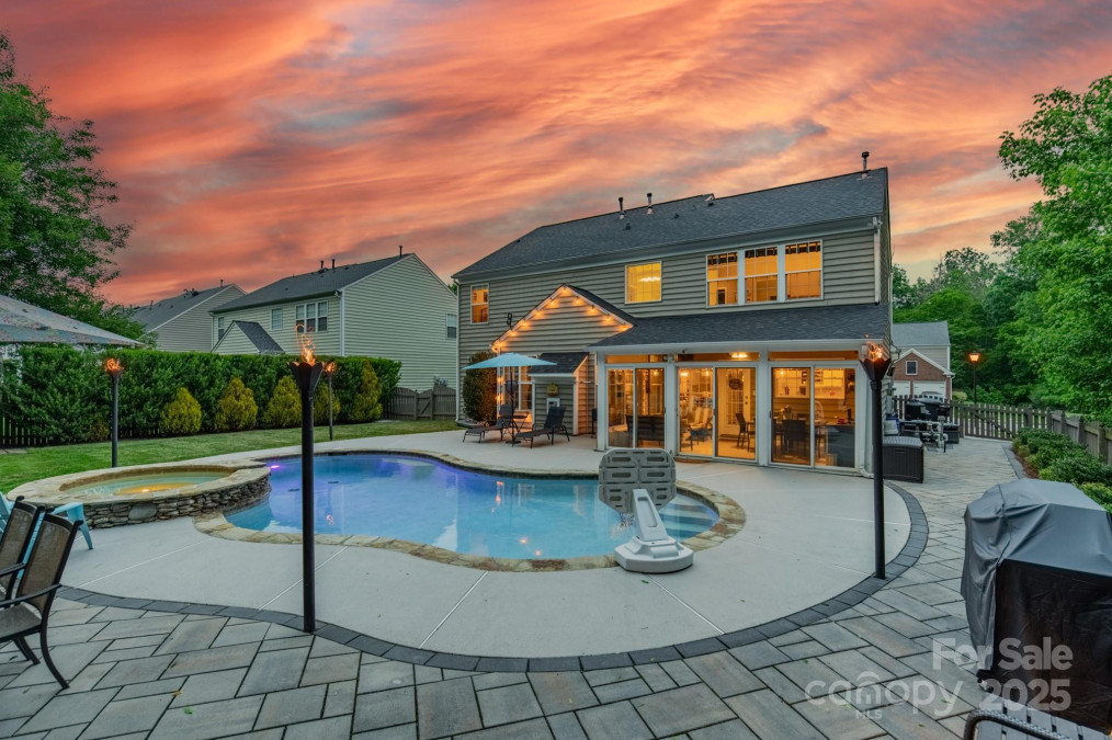 8707 Darcy Hopkins Dr Charlotte, NC 28277