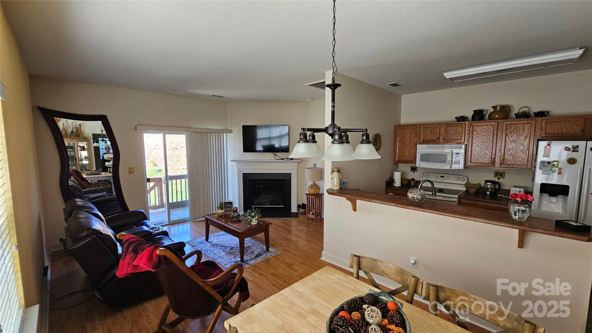 93 Foxden Dr Fletcher, NC 28732