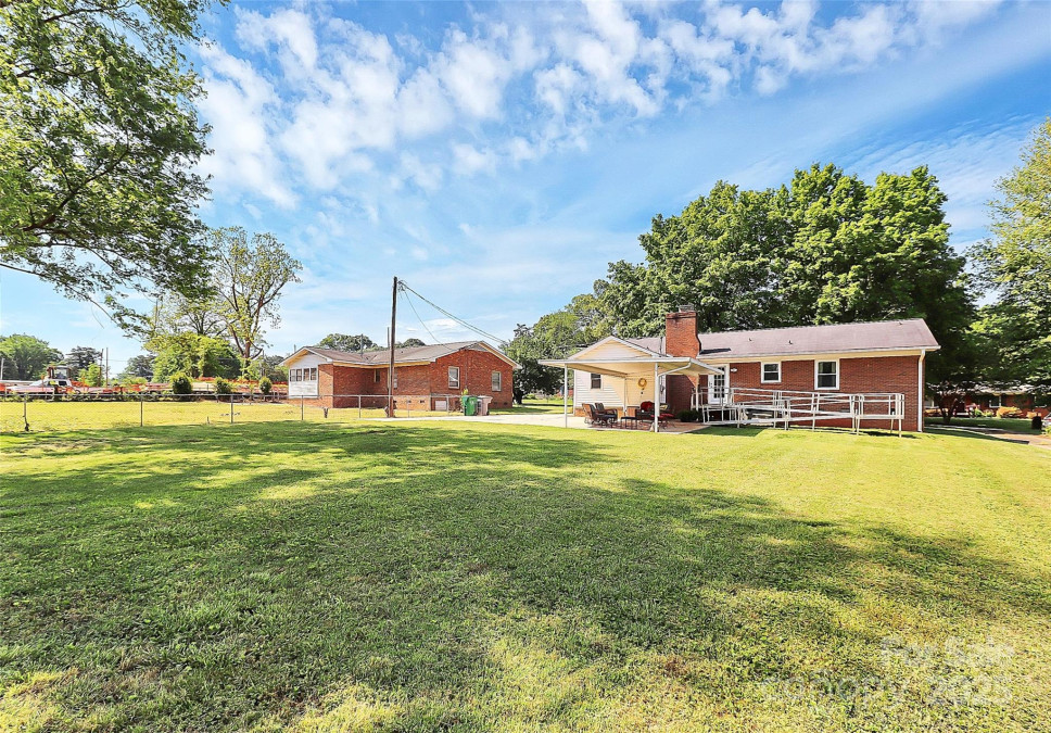 704 Kingman Dr Charlotte, NC 28217