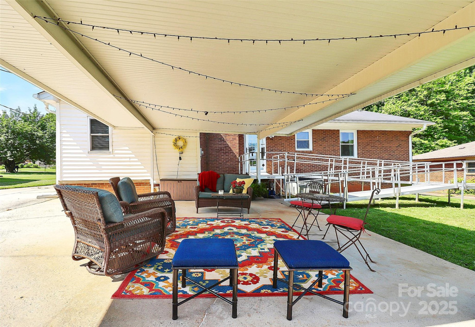 704 Kingman Dr Charlotte, NC 28217