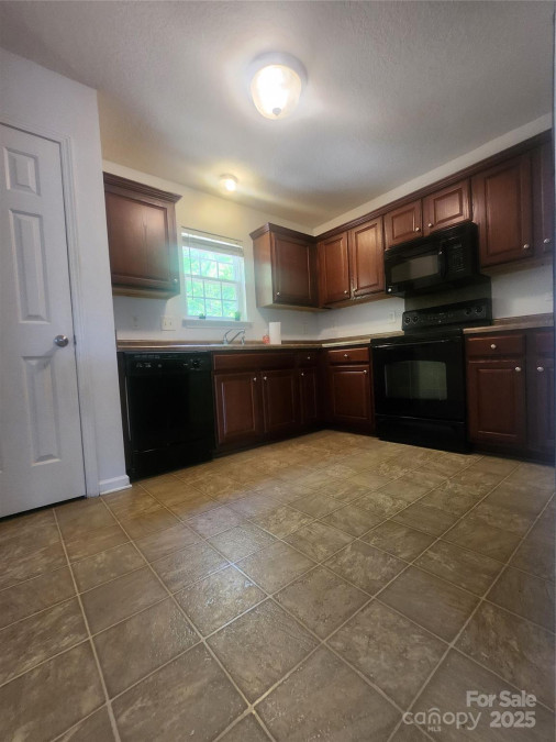 121 Marcella Dr Kings Mountain, NC 28086