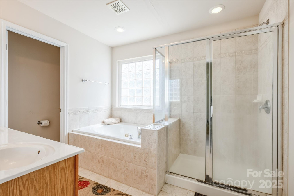 1027 Feather Oak Ln Matthews, NC 28104