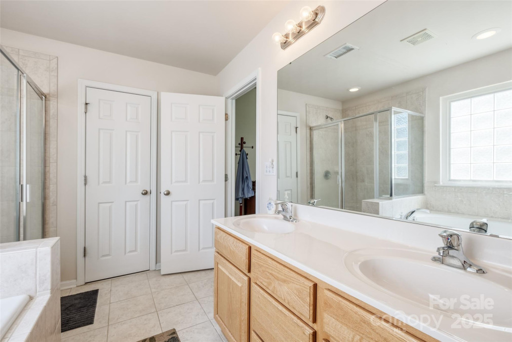 1027 Feather Oak Ln Matthews, NC 28104