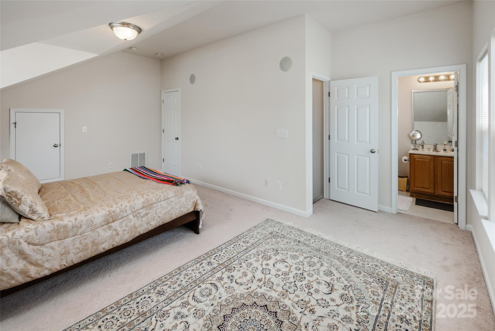 1027 Feather Oak Ln Matthews, NC 28104