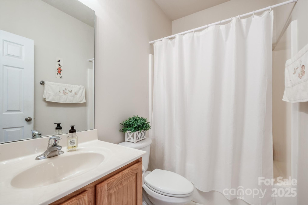 1027 Feather Oak Ln Matthews, NC 28104
