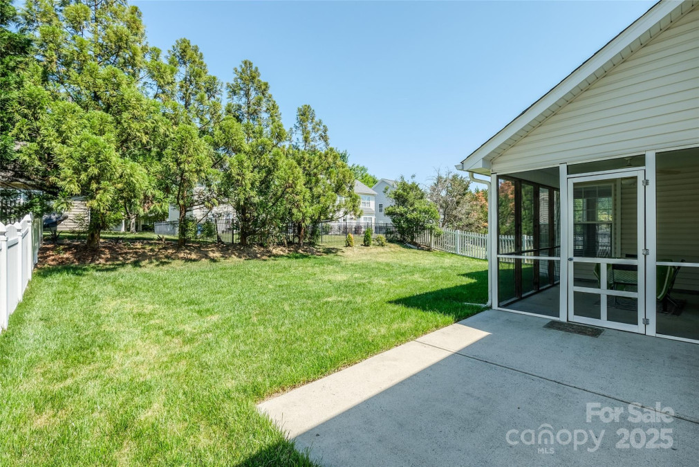 1027 Feather Oak Ln Matthews, NC 28104