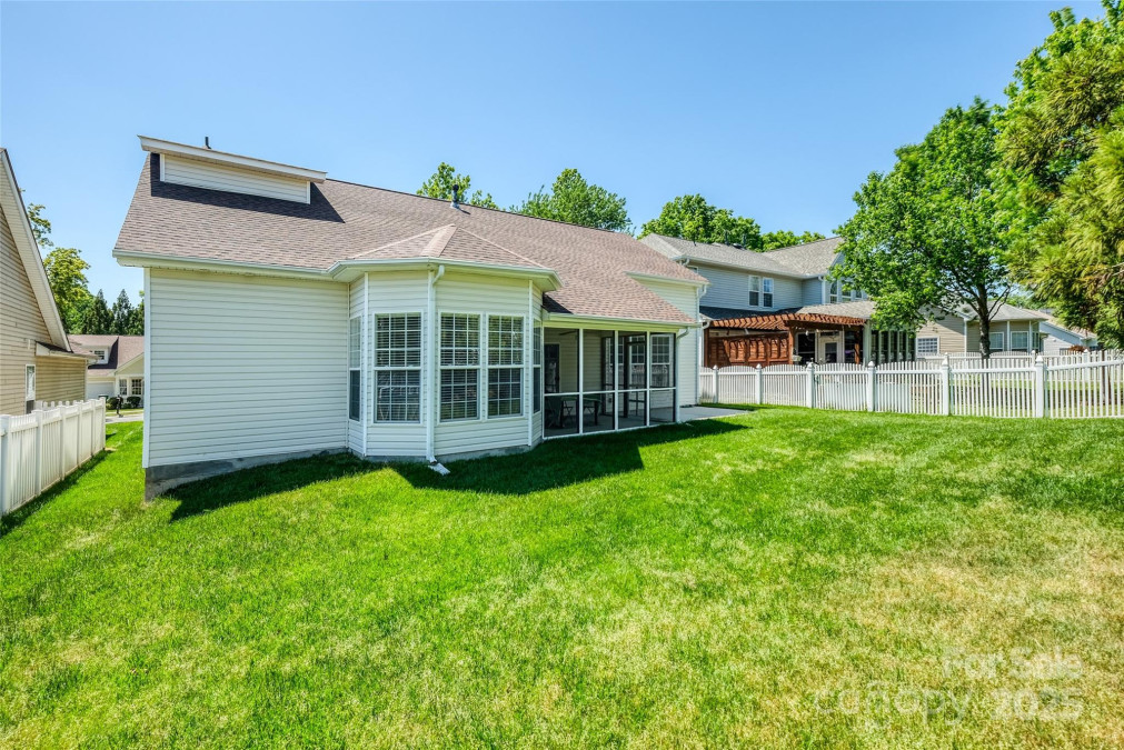 1027 Feather Oak Ln Matthews, NC 28104
