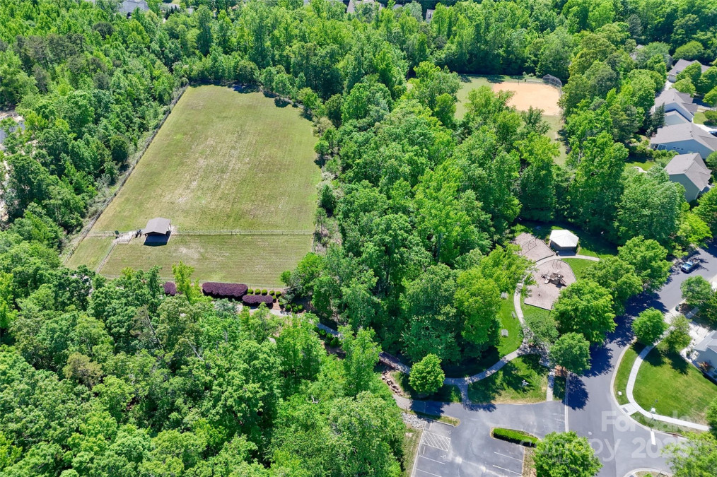 1027 Feather Oak Ln Matthews, NC 28104