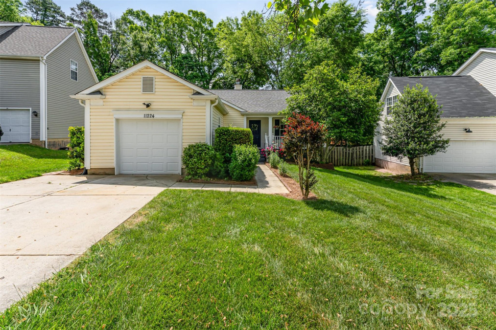 11224 Amber Glen Dr Charlotte, NC 28269
