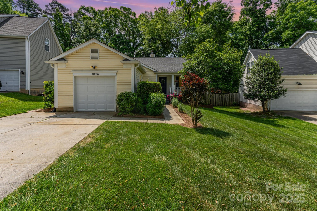 11224 Amber Glen Dr Charlotte, NC 28269