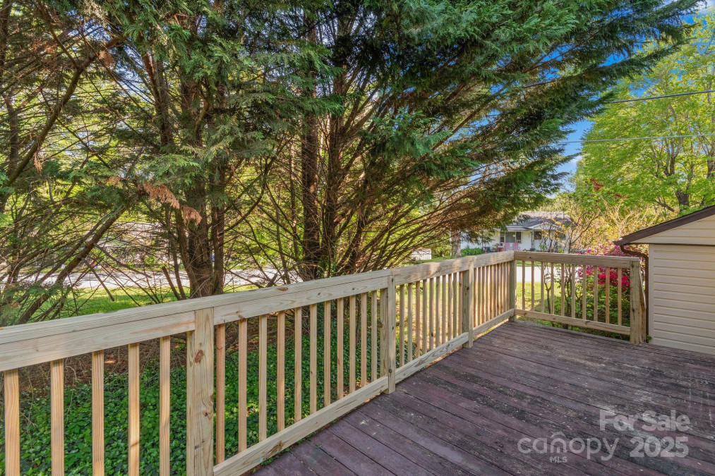23 Jones Cir Fletcher, NC 28732