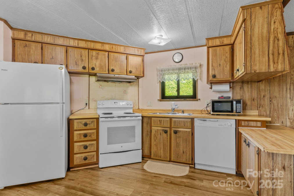 23 Jones Cir Fletcher, NC 28732