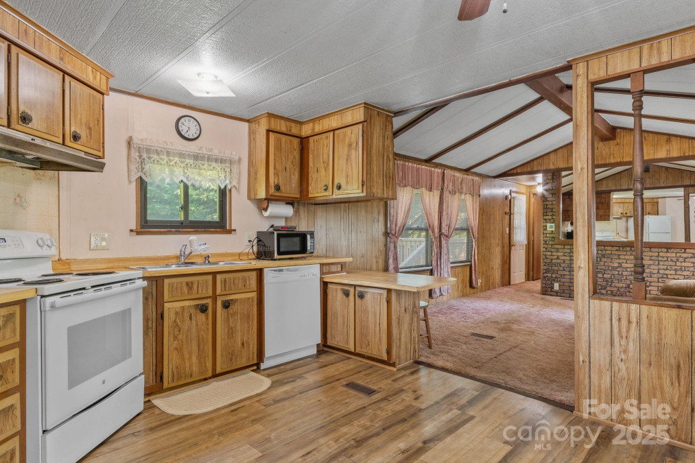 23 Jones Cir Fletcher, NC 28732