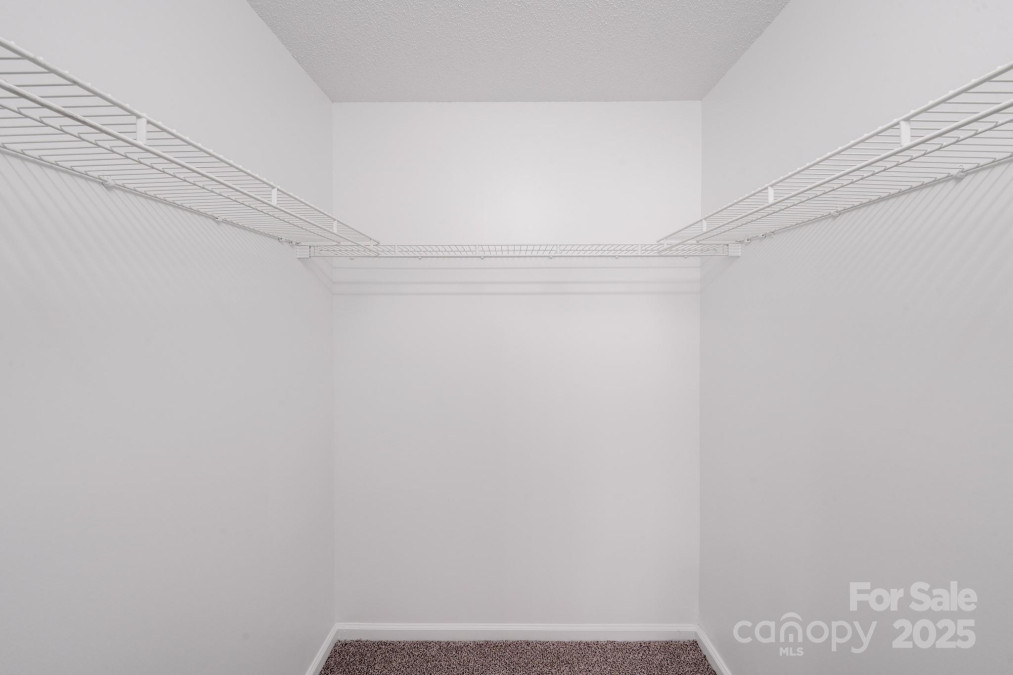 8027 Bristle Ln Charlotte, NC 28214