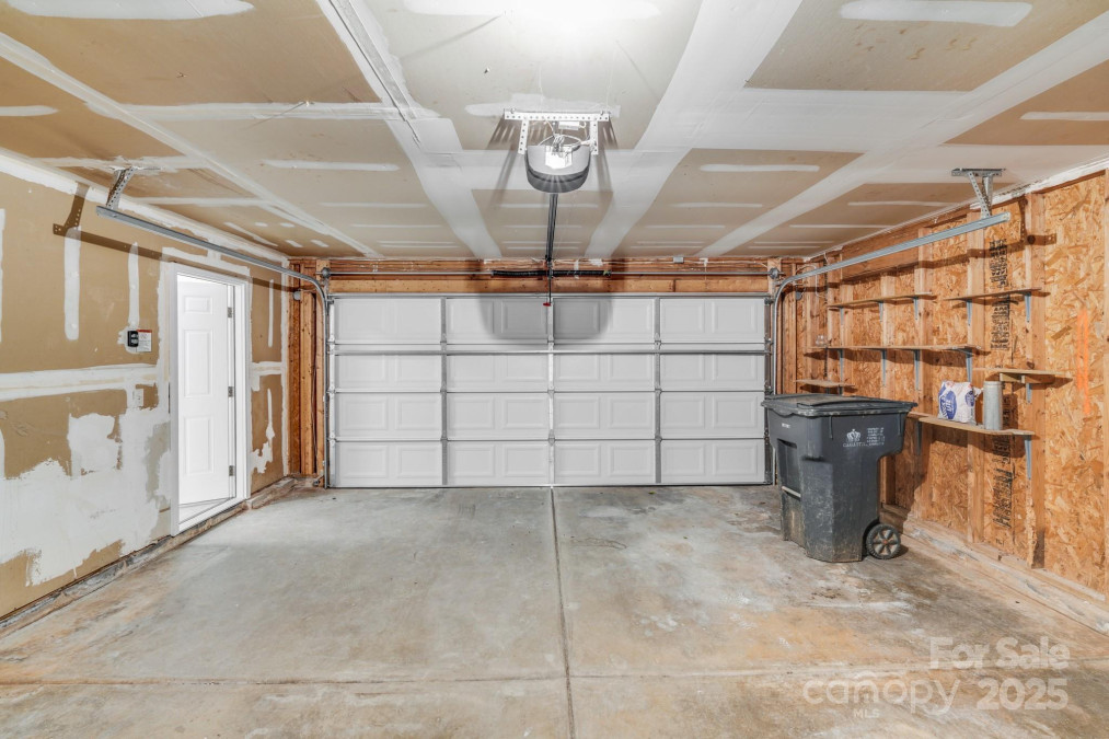 8027 Bristle Ln Charlotte, NC 28214