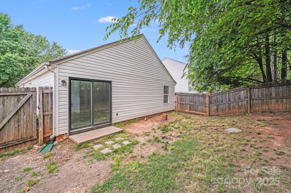 8027 Bristle Ln Charlotte, NC 28214