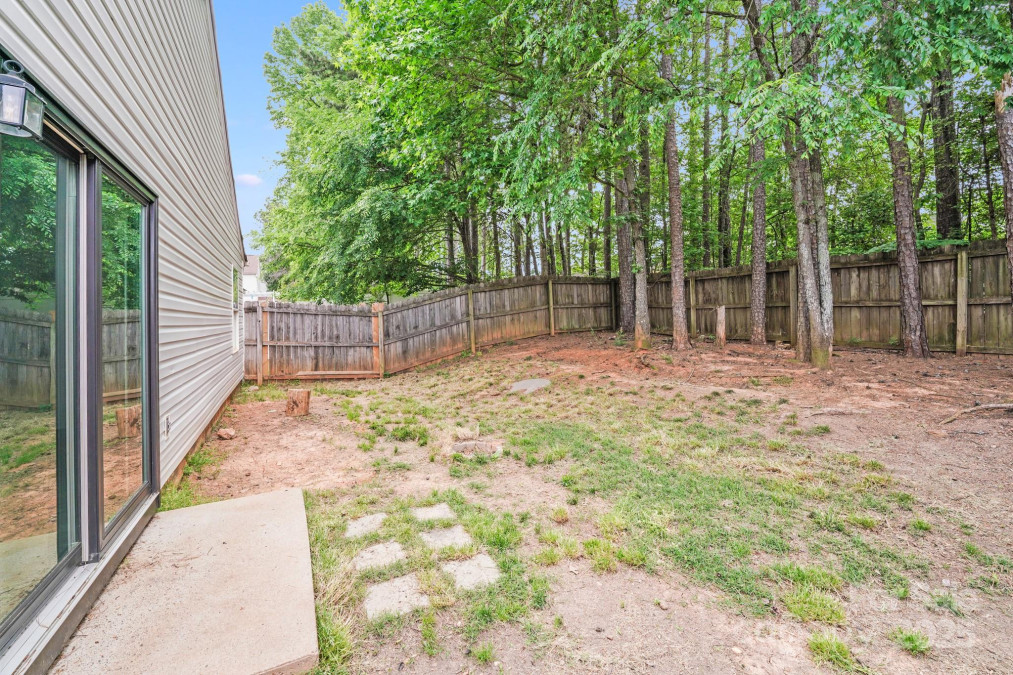 8027 Bristle Ln Charlotte, NC 28214