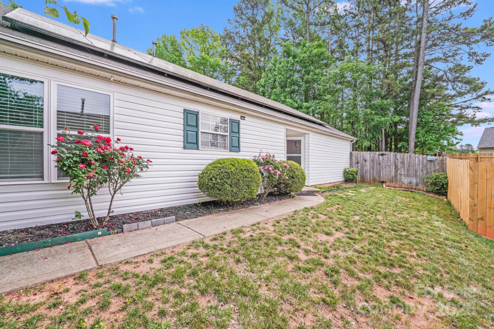 8027 Bristle Ln Charlotte, NC 28214