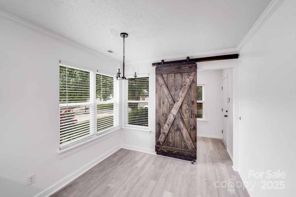 8027 Bristle Ln Charlotte, NC 28214