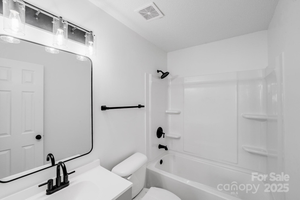 8027 Bristle Ln Charlotte, NC 28214