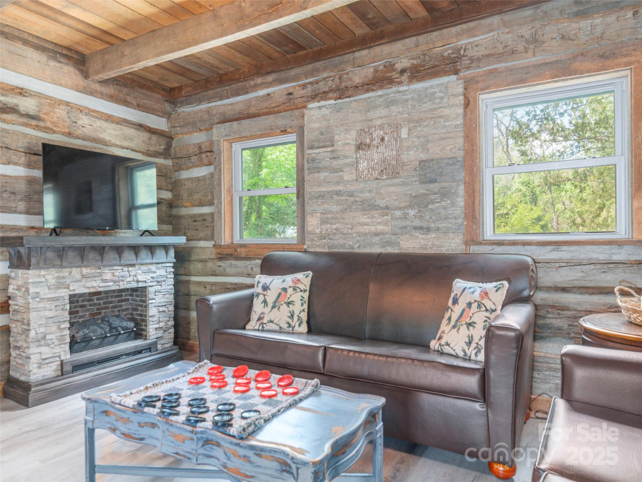 9386 Cruso Rd Canton, NC 28716
