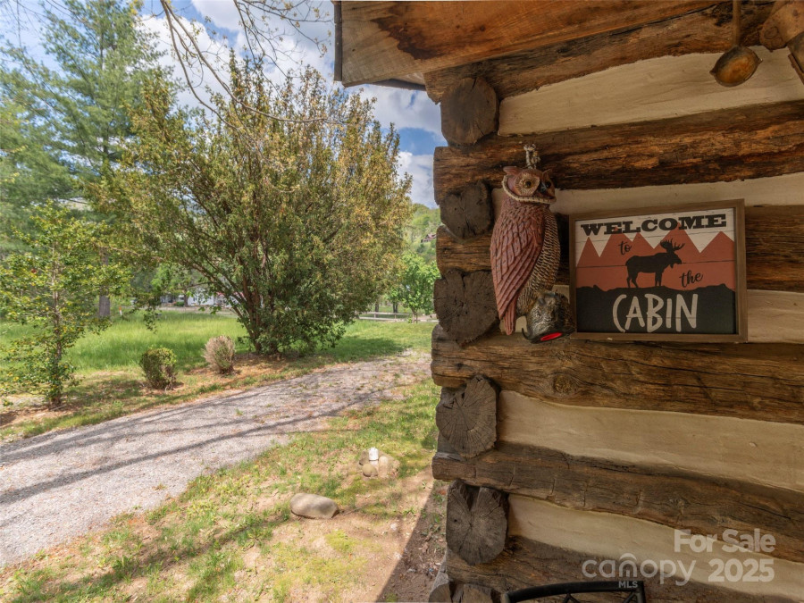 9386 Cruso Rd Canton, NC 28716
