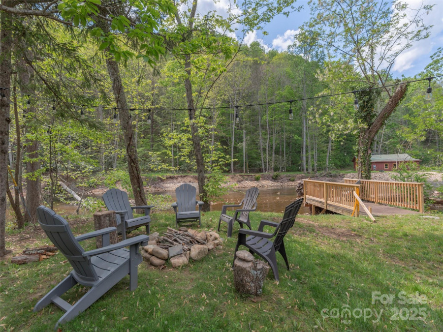 9386 Cruso Rd Canton, NC 28716