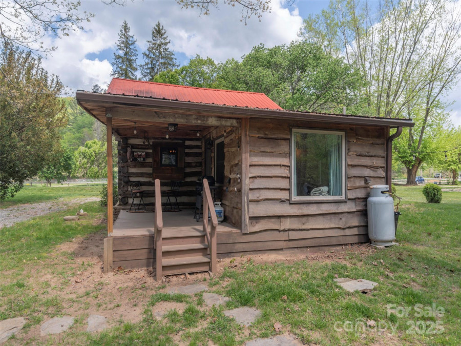 9386 Cruso Rd Canton, NC 28716