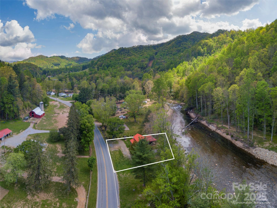 9386 Cruso Rd Canton, NC 28716