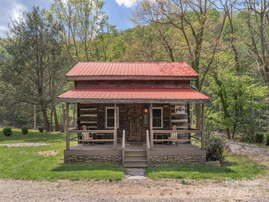 9386 Cruso Rd Canton, NC 28716