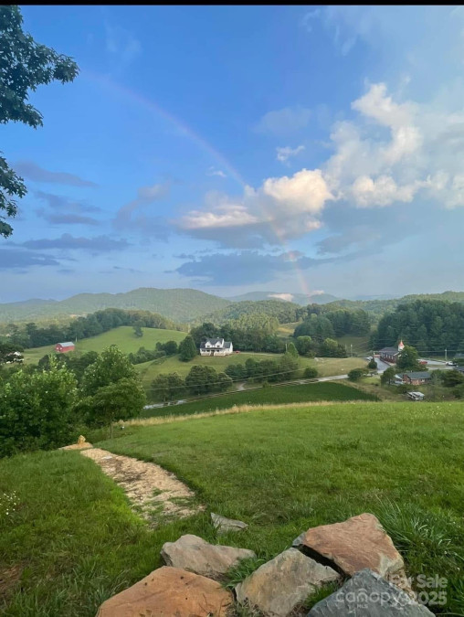 2521 Double Island Rd Green Mountain, NC 28740