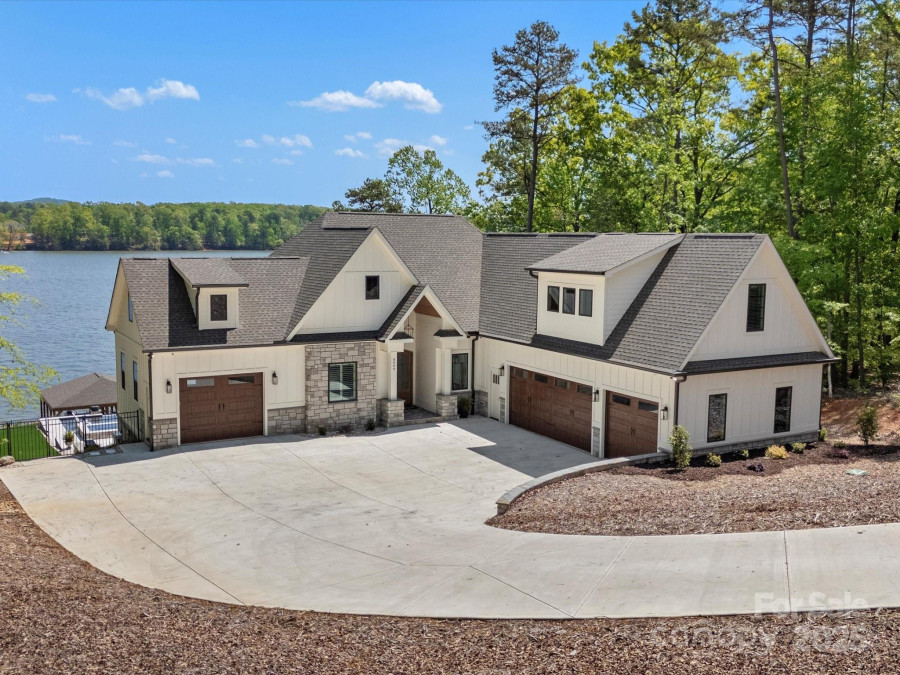 8044 Edgewater Dr Norwood, NC 28128