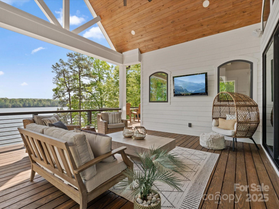 8044 Edgewater Dr Norwood, NC 28128