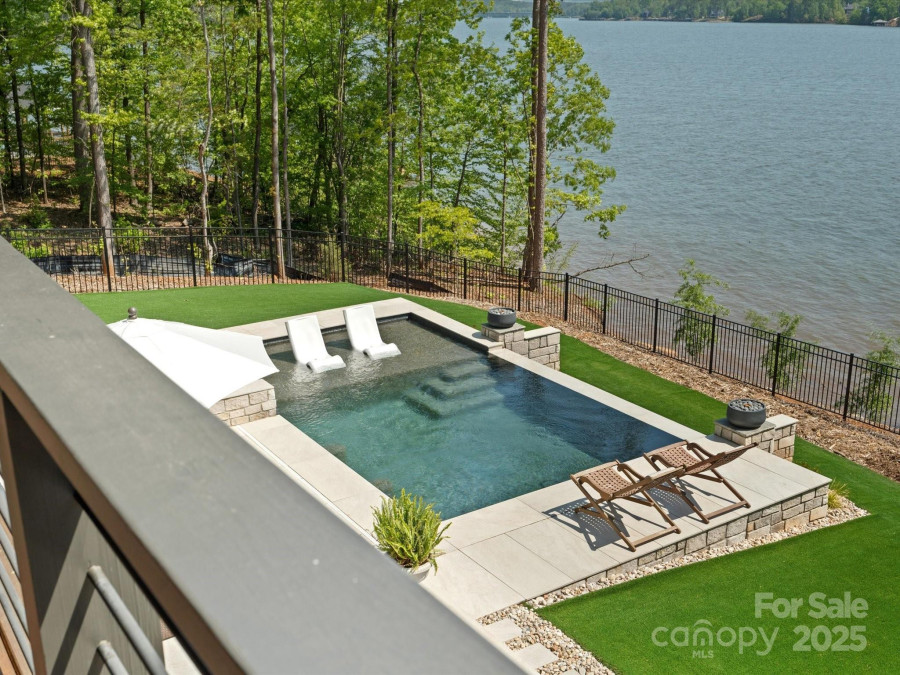 8044 Edgewater Dr Norwood, NC 28128