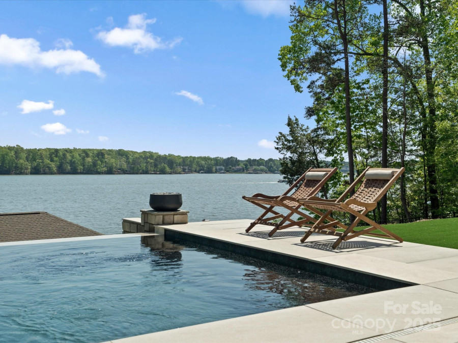 8044 Edgewater Dr Norwood, NC 28128