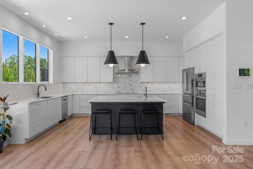302 Broad Vista Ln Asheville, NC 28804