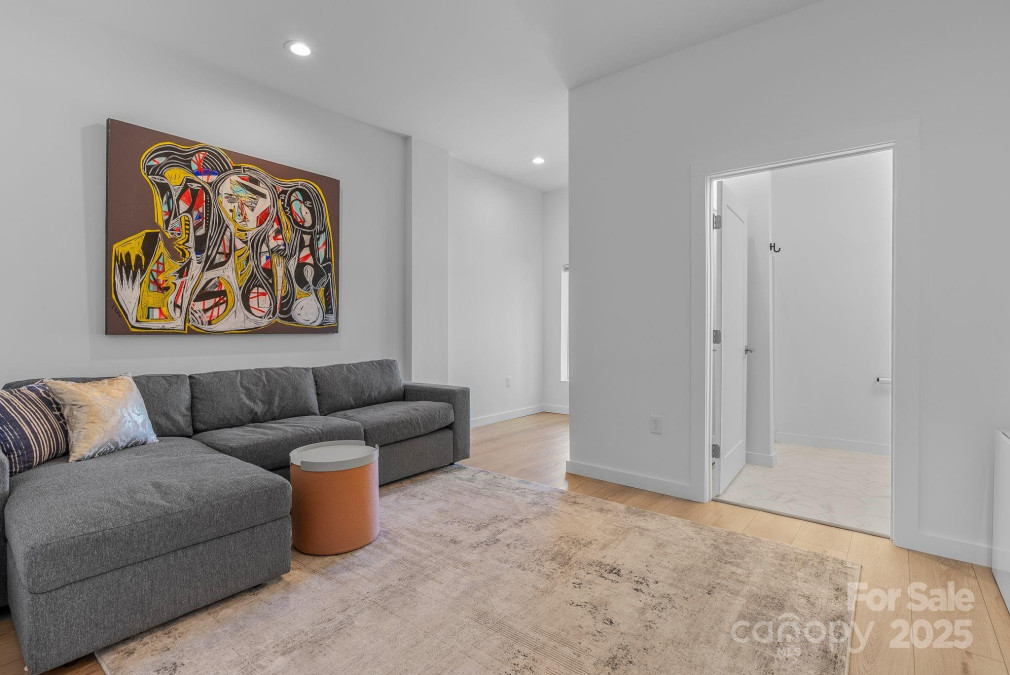 302 Broad Vista Ln Asheville, NC 28804
