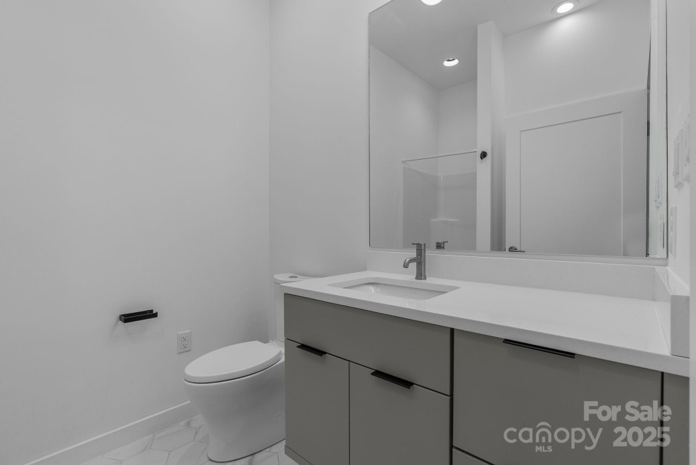 302 Broad Vista Ln Asheville, NC 28804