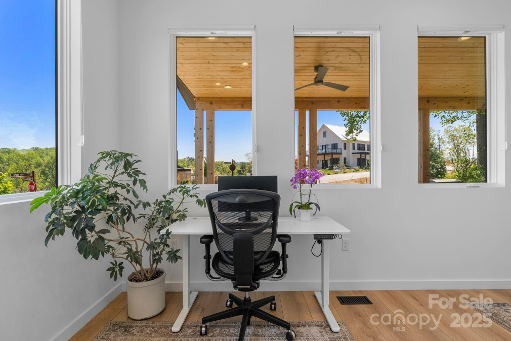 302 Broad Vista Ln Asheville, NC 28804