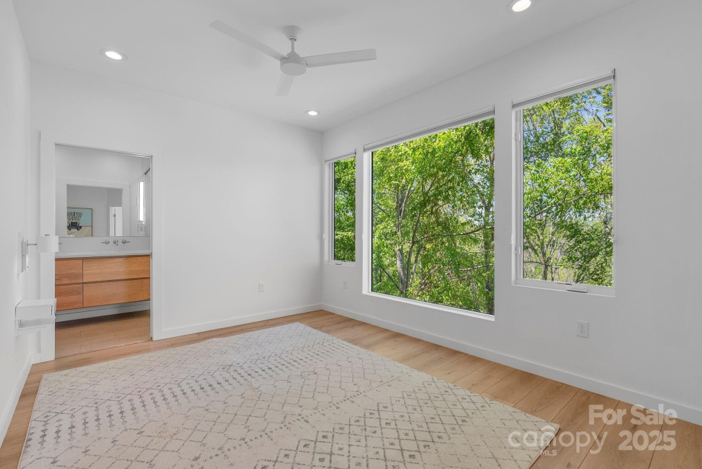302 Broad Vista Ln Asheville, NC 28804