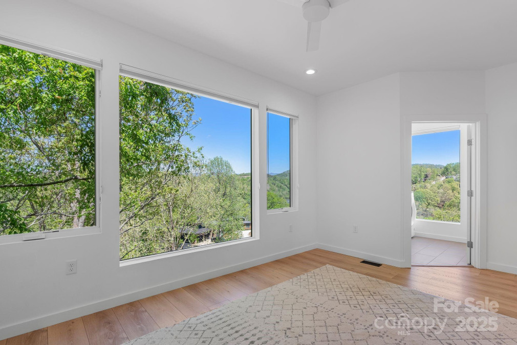 302 Broad Vista Ln Asheville, NC 28804