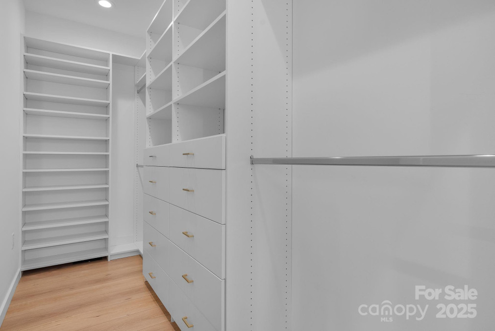 302 Broad Vista Ln Asheville, NC 28804