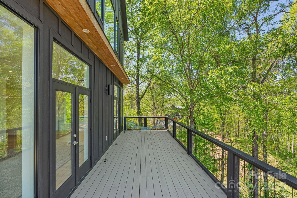 302 Broad Vista Ln Asheville, NC 28804