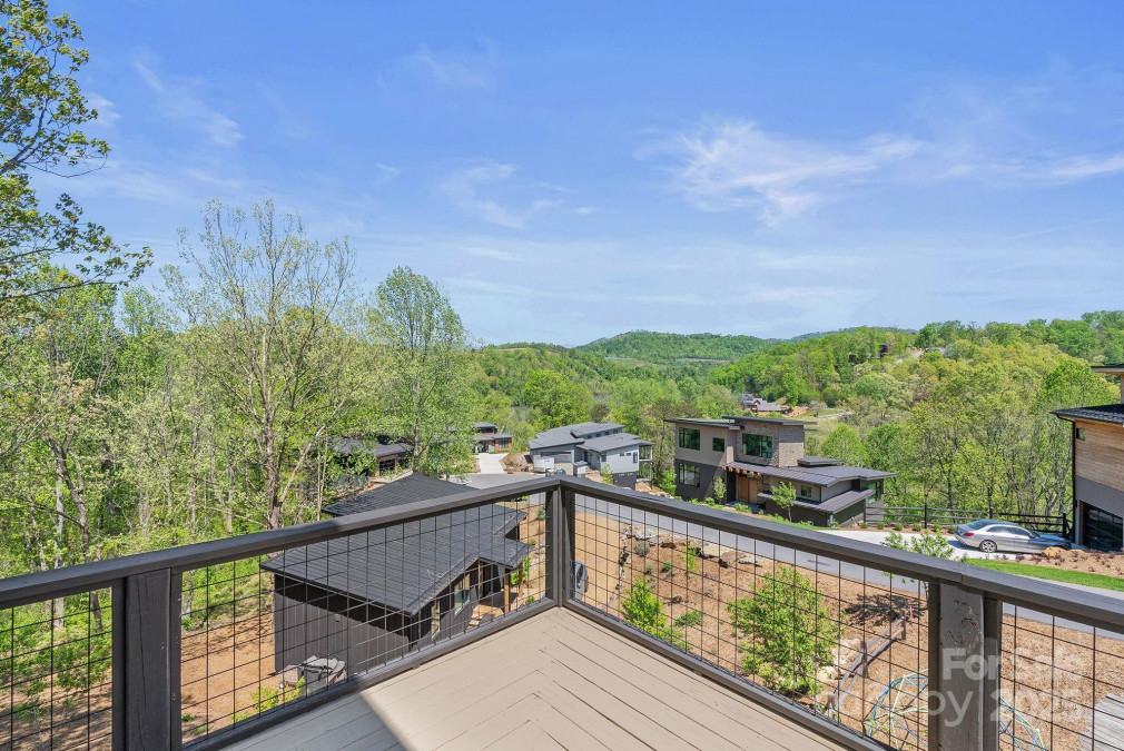 302 Broad Vista Ln Asheville, NC 28804