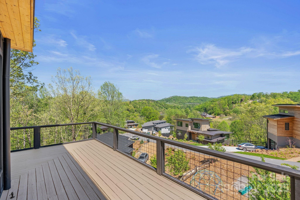 302 Broad Vista Ln Asheville, NC 28804