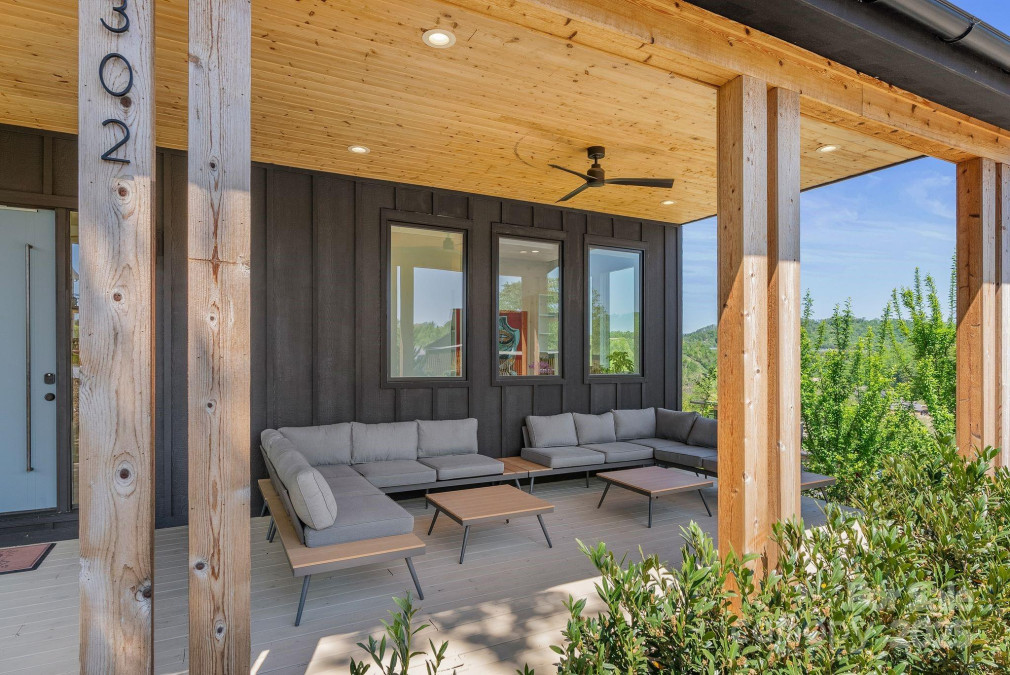 302 Broad Vista Ln Asheville, NC 28804
