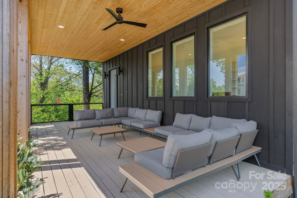302 Broad Vista Ln Asheville, NC 28804