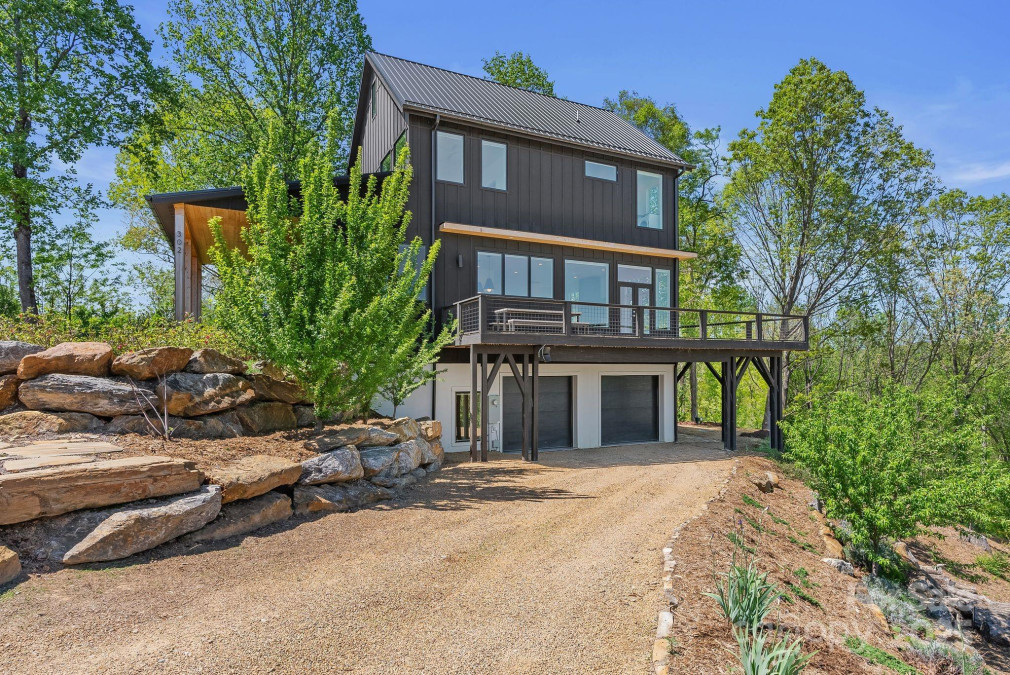 302 Broad Vista Ln Asheville, NC 28804