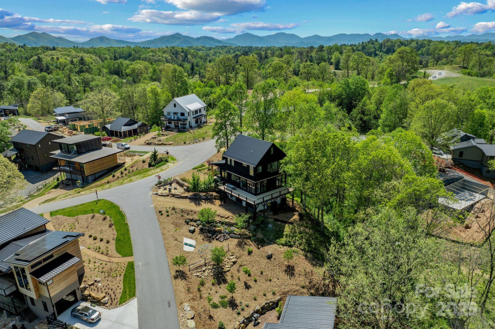 302 Broad Vista Ln Asheville, NC 28804